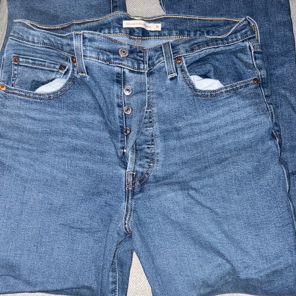 Levi's Women's Denim Blue straight ankle length  Jeans